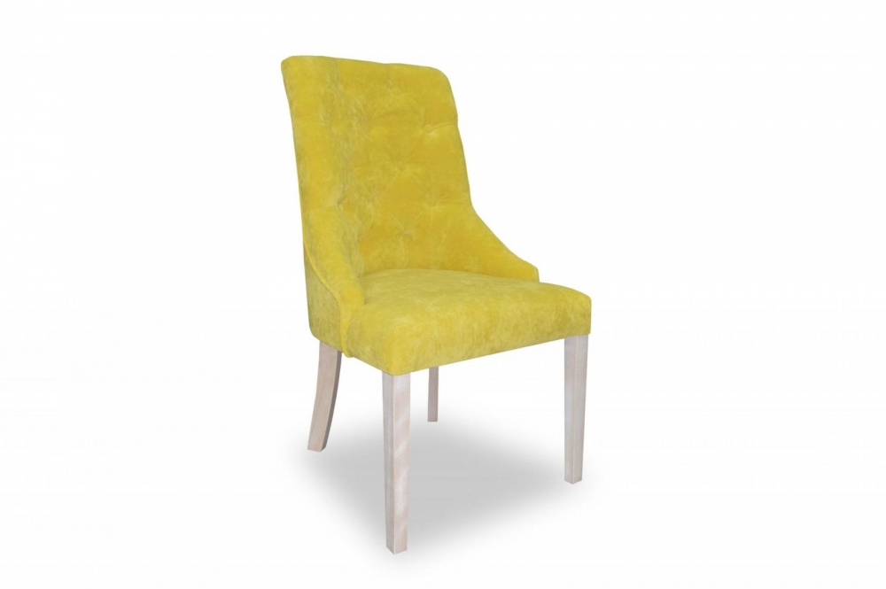 Der Stuhl mit einem, hochwertigen gelben Bezug.