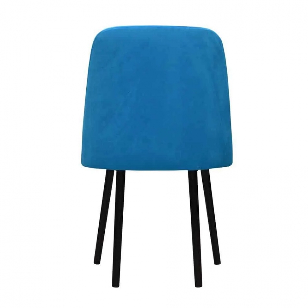 Sessel mit blauem Samtbezug.