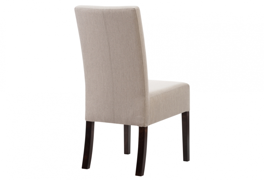 Stuhl mit grauem Bezug und hoher Rückenlehne.