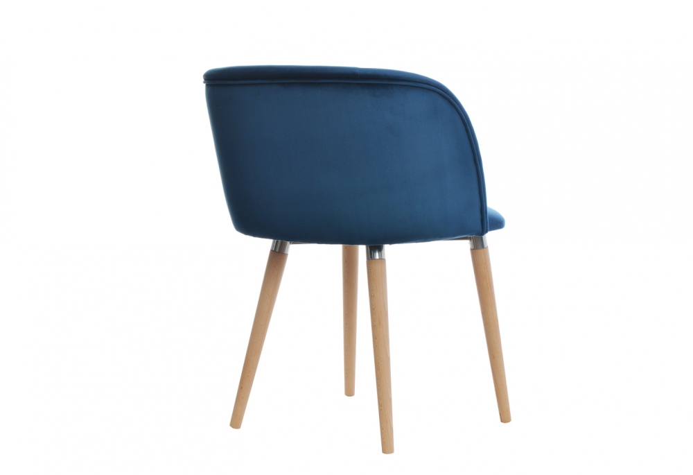 Stuhl mit blauem Bezug und schwarzer Metallzarge.