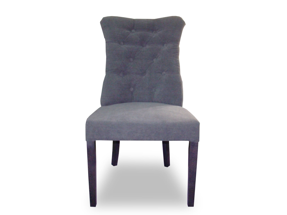 Der Stuhl ist mit einem Stoff von höchster Qualität bezogen.