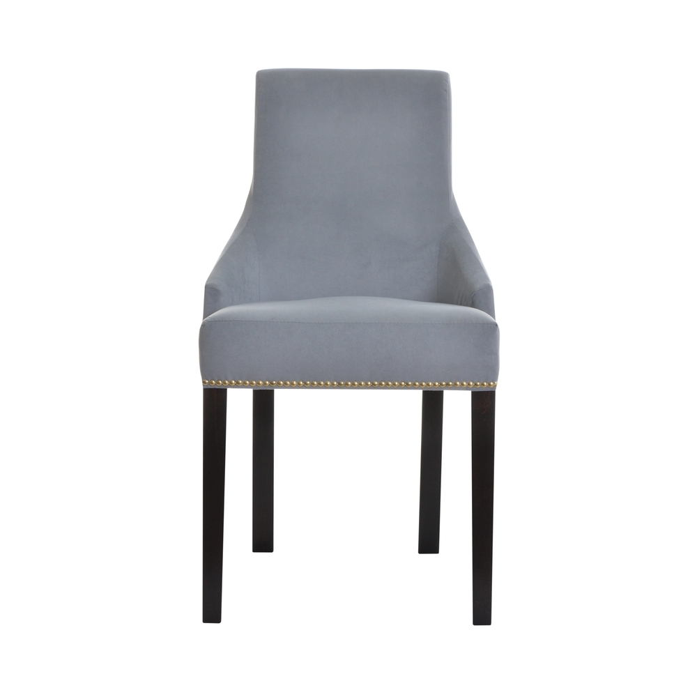 Stuhl mit grauem Bezug und schmaler Rückenlehne.